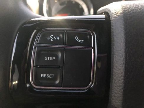 Used 2020 Dodge Grand Caravan SE image 32