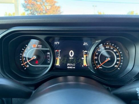 Used 2025 Jeep Wrangler Unlimited Rubicon AWD/4WD image 28