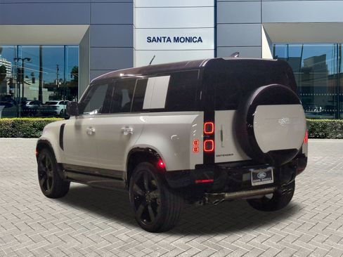 New 2026 Land Rover Defender 110 X-Dynamic SE image 3