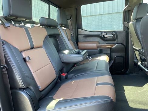 Used 2022 Chevrolet Silverado 1500 High Country w/ Technology Package AWD/4WD image 15