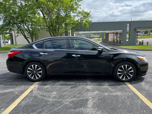 Used 2017 Nissan Altima 2.5 SL w/ Moonroof Package FWD image 7