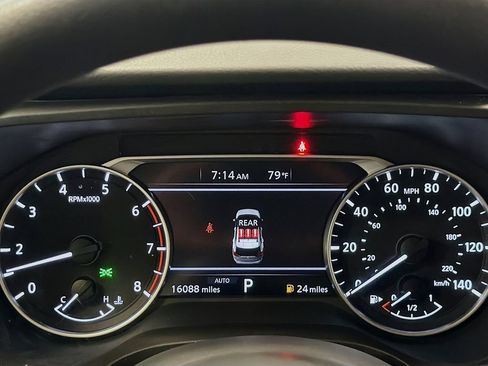 Used 2024 Nissan Rogue S AWD/4WD image 14