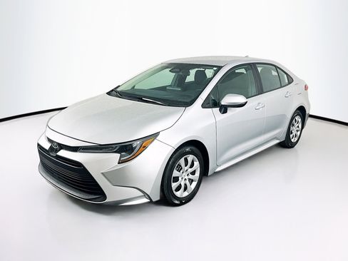 Used 2024 Toyota Corolla LE image 3