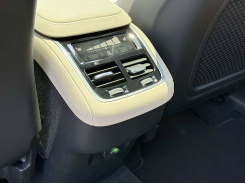 Used 2026 Volvo XC90 B6 Plus w/ Protection Package Premier AWD/4WD image 22