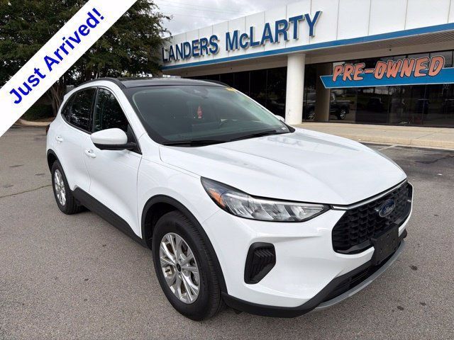 Used 2024 Ford Escape Active w/ Tech Pack #2 AWD/4WD image 1