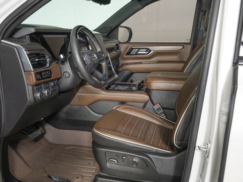 Used 2025 GMC Yukon Denali Ultimate w/ LPO, Floor Liner Package image 16