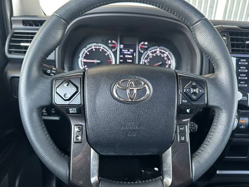 Certified 2022 Toyota 4Runner TRD Off-Road Premium AWD/4WD image 23