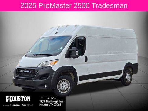 Used 2025 RAM ProMaster 2500 w/ Convenience Group FWD image 1