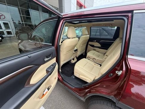 Used 2015 Toyota Highlander Limited Platinum AWD/4WD image 10