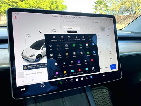 Used 2022 Tesla Model Y Long Range image 35