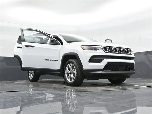Used 2025 Jeep Compass Sport image 51