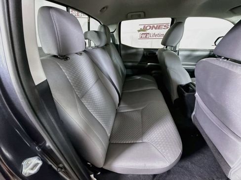 Certified 2021 Toyota Tacoma SR5 AWD/4WD image 30