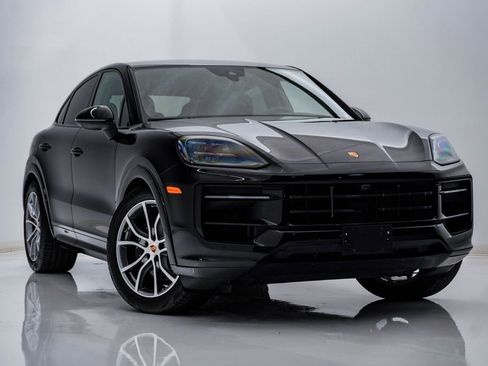 Certified 2025 Porsche Cayenne Coupe image 8