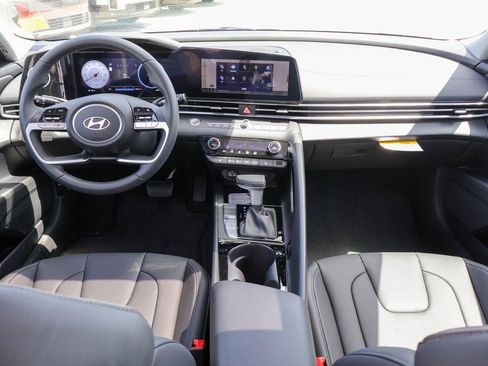 New 2026 Hyundai Elantra Limited FWD image 3
