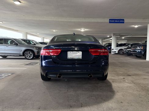 Used 2018 Jaguar XE RWD image 8