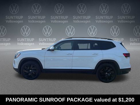 Used 2024 Volkswagen Atlas SE w/ Panoramic Sunroof Package FWD image 2