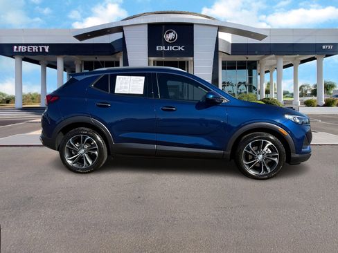 Used 2022 Buick Encore GX Essence image 2