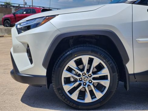 Used 2022 Toyota RAV4 Limited FWD image 5