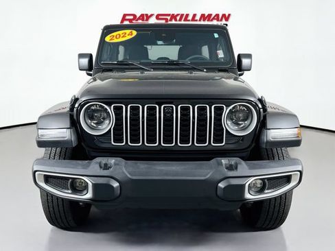 Used 2024 Jeep Wrangler Unlimited Sahara w/ Technology Group AWD/4WD image 2