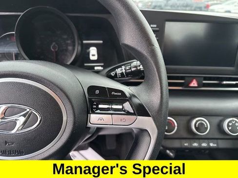 Used 2023 Hyundai Elantra SE image 18