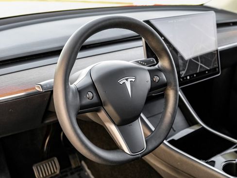 Used 2020 Tesla Model Y Long Range image 15