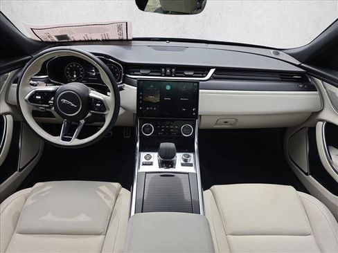 Used 2024 Jaguar XF R-Dynamic SE AWD/4WD image 9