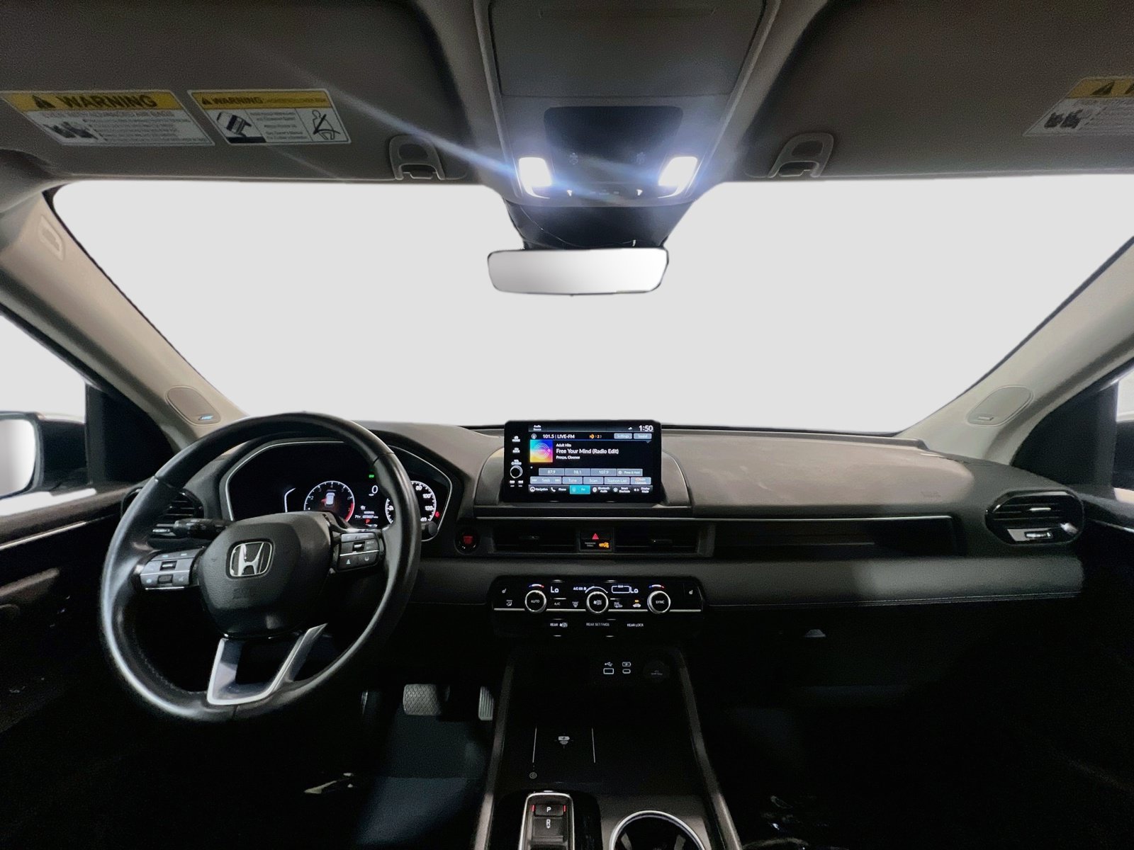 Used 2023 Honda Pilot Touring image 18