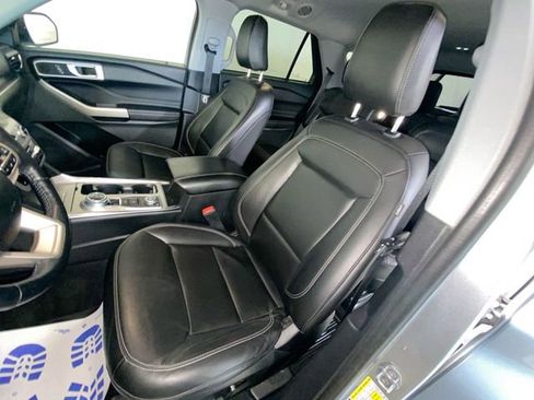 Used 2022 Ford Explorer XLT w/ Equipment Group 202A AWD/4WD image 13