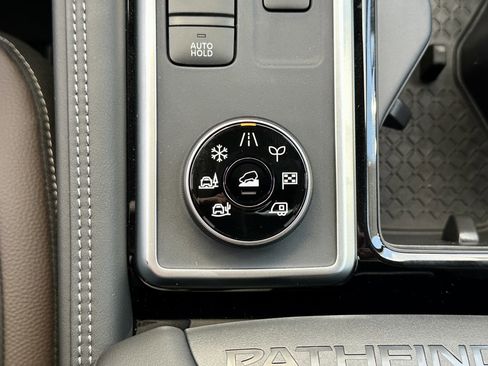 New 2026 Nissan Pathfinder Platinum image 21