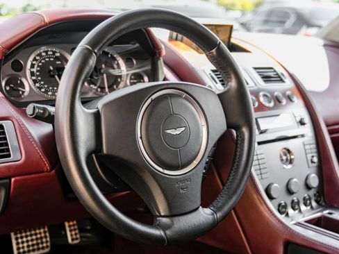 Used 2005 Aston Martin DB9 Coupe RWD image 14
