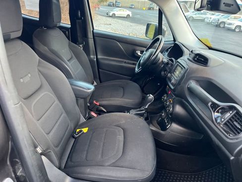 Used 2017 Jeep Renegade Altitude image 28