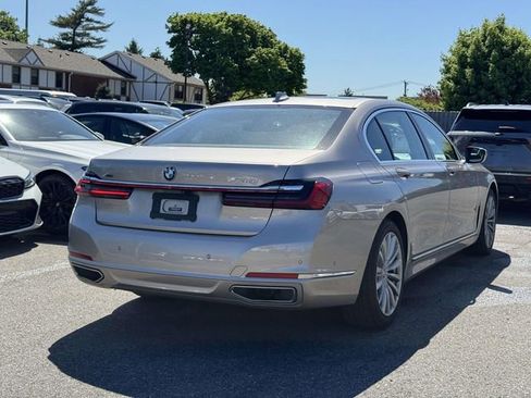 Used 2021 BMW 740i xDrive w/ Luxury Rear Seating Package AWD/4WD image 9