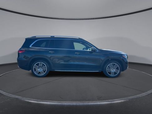 Used 2024 Mercedes-Benz GLS 450 4MATIC image 9