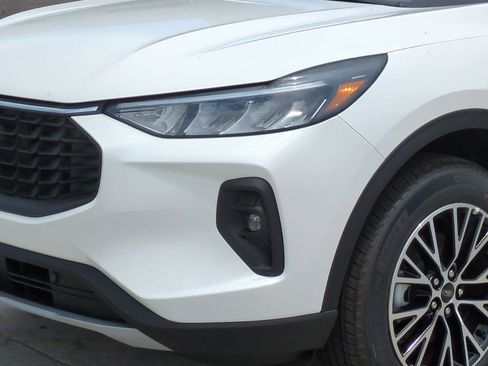 New 2025 Ford Escape SE image 10