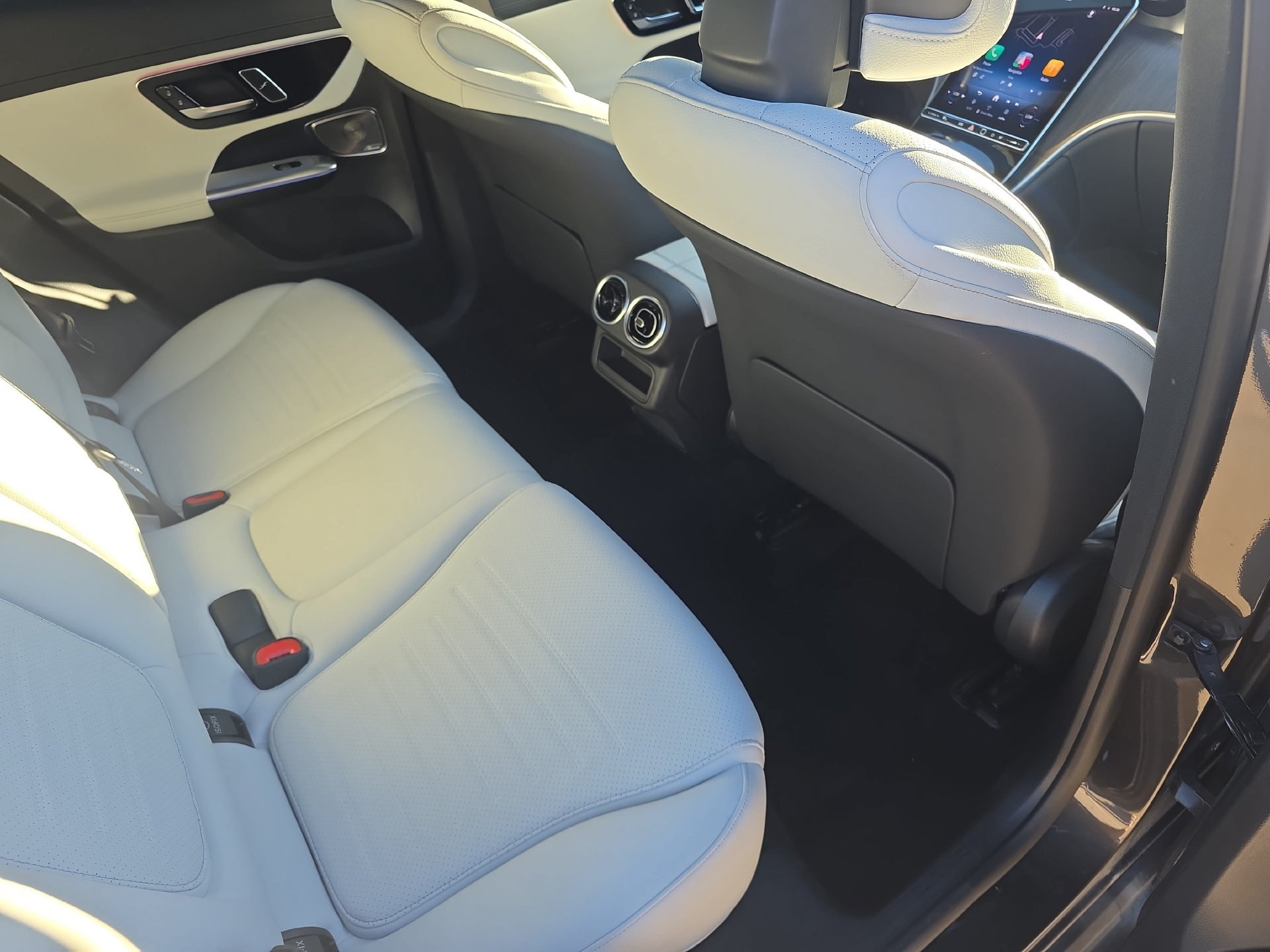 Used 2026 Mercedes-Benz GLC 300 4MATIC image 11