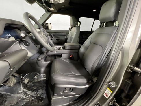 Used 2025 Land Rover Defender 110 X-Dynamic SE image 21