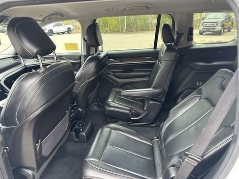 Used 2023 Jeep Grand Cherokee L Limited w/ Black Appearance Package AWD/4WD image 18