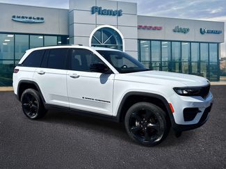 Used 2025 Jeep Grand Cherokee Altitude AWD/4WD video 1