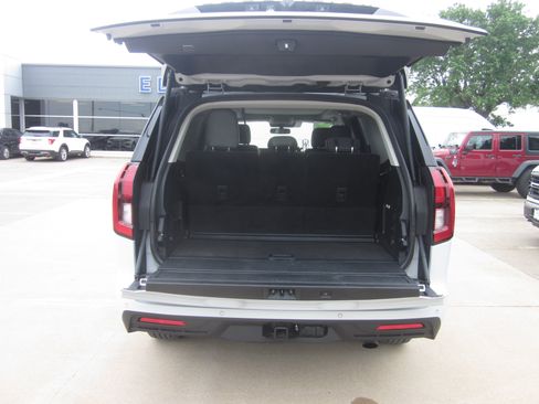 Used 2025 Ford Expedition Active RWD image 10