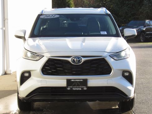 Certified 2021 Toyota Highlander XLE image 3