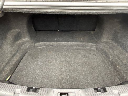 Used 2015 Ford Taurus SEL FWD image 28