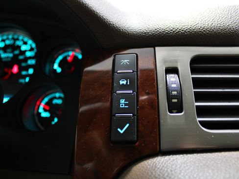 Used 2010 GMC Yukon SLT w/ SLT-2 Equipment Package AWD/4WD image 10