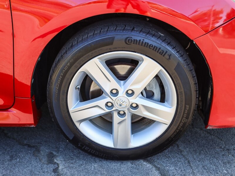 Used 2014 Toyota Camry SE FWD image 9
