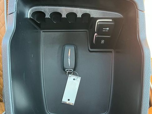 Used 2023 Chrysler Pacifica Pinnacle FWD image 58