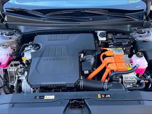 Used 2024 Hyundai Elantra Limited image 30