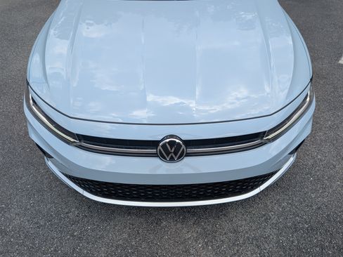 Used 2026 Volkswagen Jetta SE FWD image 12