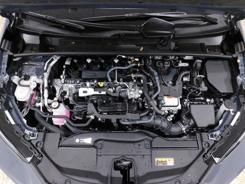 Used 2024 Toyota Prius XLE image 18