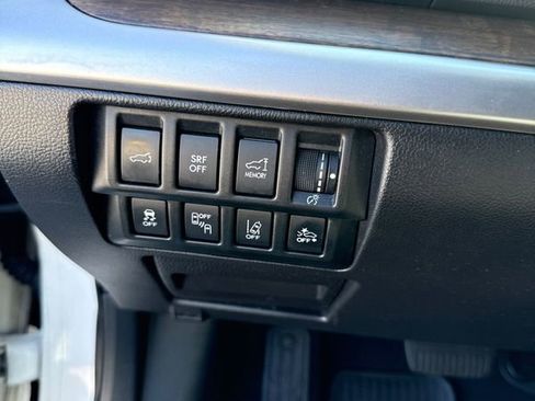 Used 2017 Subaru Outback 2.5i Limited AWD/4WD image 19