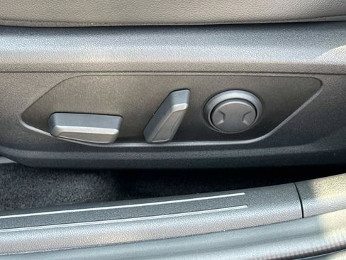 Certified 2024 Hyundai Elantra Limited FWD image 17