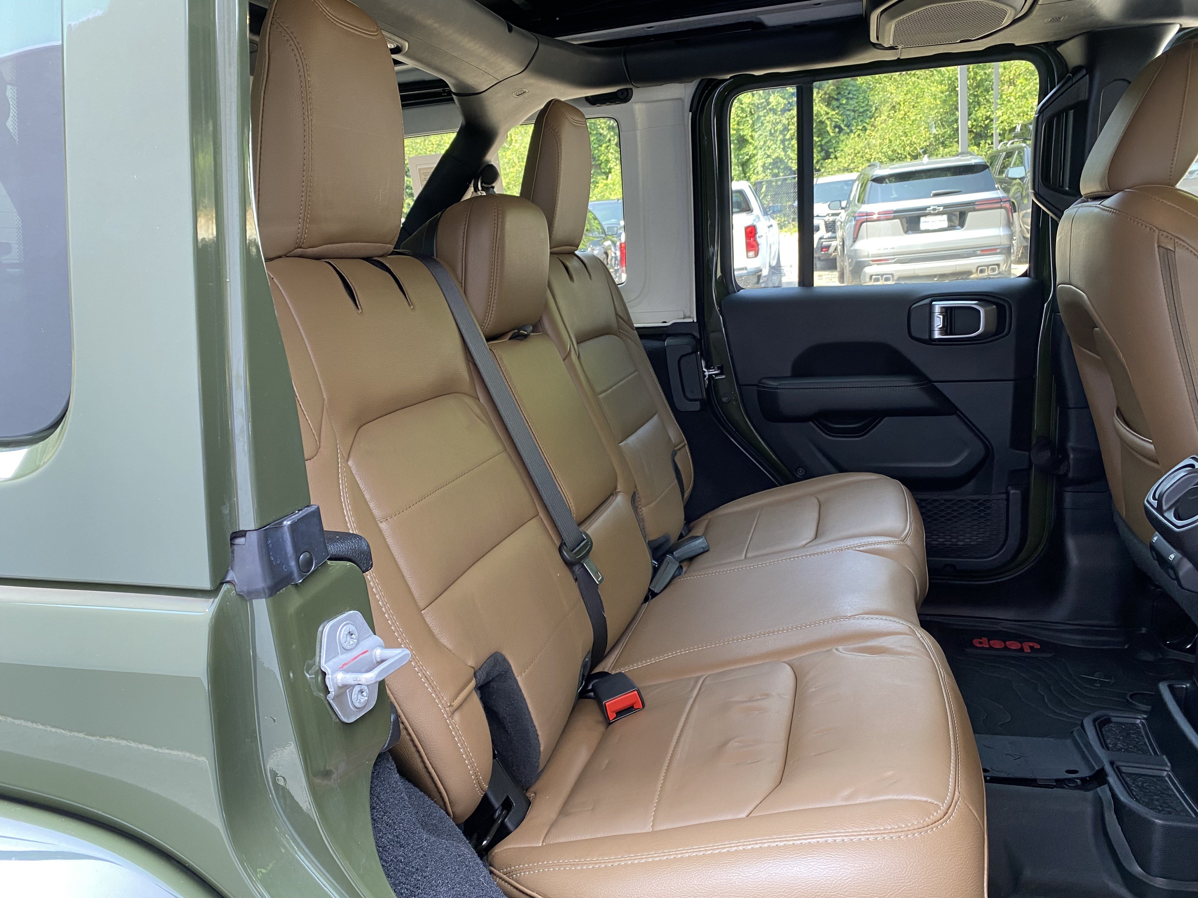 Used 2021 Jeep Wrangler Unlimited Sahara AWD/4WD image 34